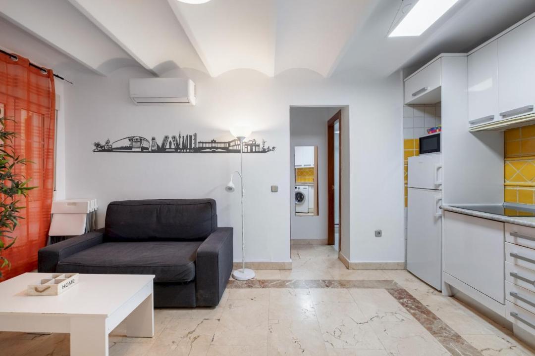2 Bedroom 1 Bathroom Furnished - Sol - Cozy Vintage - Mintystay Madrid Esterno foto